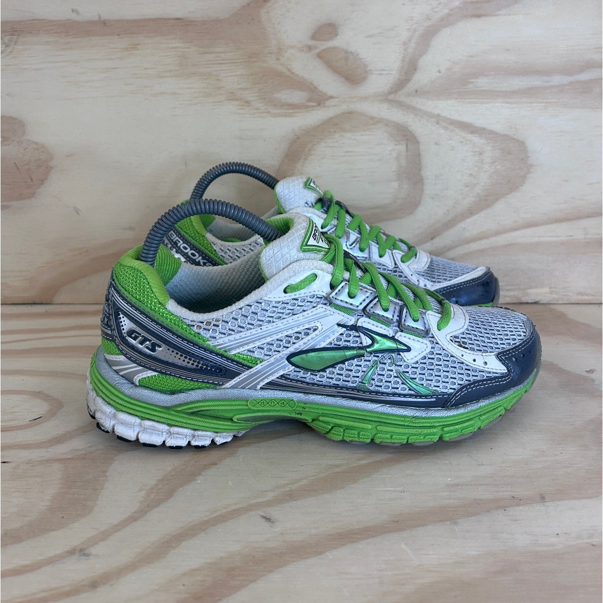 Brooks - Adrenaline Gts 18 -Running -White/Green -Women's - 8.5(B) - 1201231b355